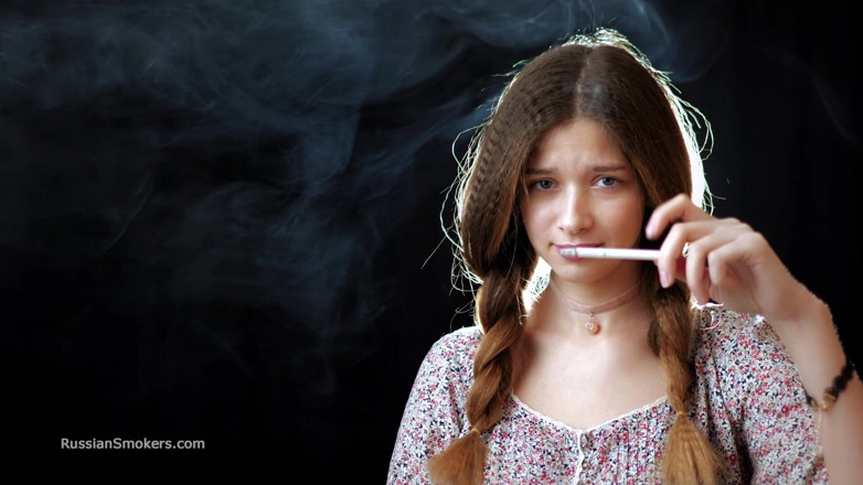 Russian Smokers: Сексуальная Русская Девушка Курит Сигарету Медленное Соблазнение