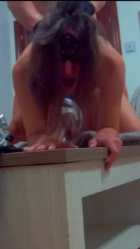 激しいセックスと髪の毛を引っ張る