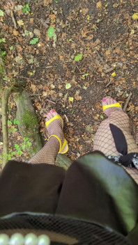 Petite Allumeuse En Foret. Cumslut Forest