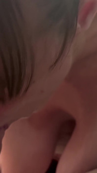 새엄마가 내 방에 갇혀 목구멍에 내 정액을 날려 버릴 때까지 내 변덕을 빨아!