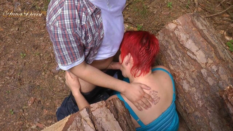 Anna Devot: Outdoor-blowjob - Mücken-razzia