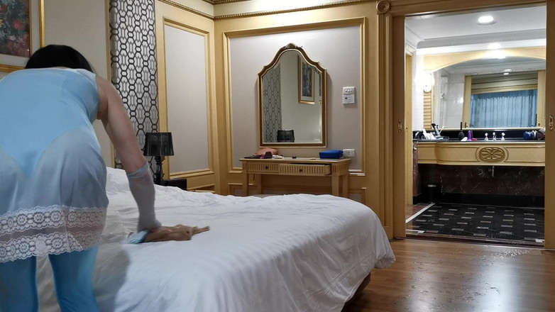 Sissy Cummy Lingerie: Kebangkitan Pagi Sissy Slut Michelle di Bangkok Hotel &amp; Webcam