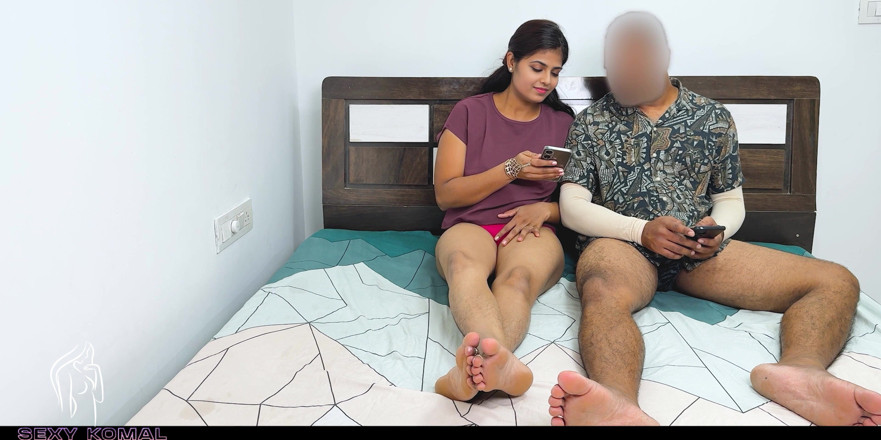Sexy Komal: Komal completó su trabajo de oficina y se mudó a...