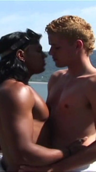 Latinamerikanska twink par med het pool knull