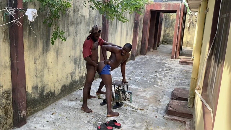 Bigmigh: Tatăl vitreg și Fundul Mare