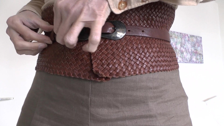 Lady Victoria Valente: Возбуждающая примерка пояса с бельной юбкой, часть 3, дама Виктория Валенте