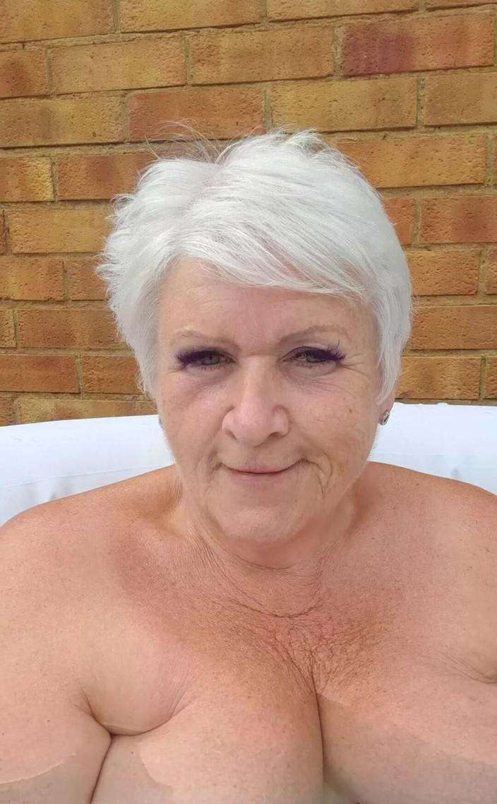 Uk Joolz: Lass mich dich in meinen schönen neuen whirlpool vorstellen! Oh,...