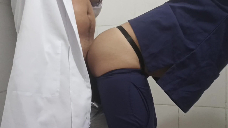 MiguellTrajano: Doktor und krankenschwester haben sex im krankenhaus-badezimmer
