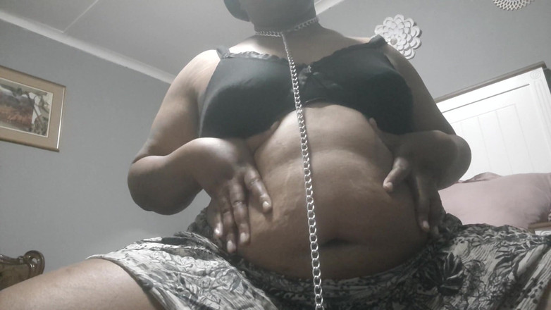 Eleasihle Esma: Sexig svart tgirl som leker med sig själv