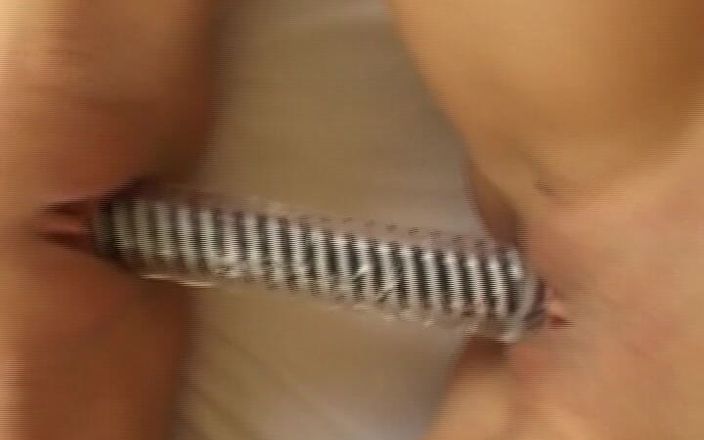 German amateur couples: Первоклассные немецкие шлюшки трахаются с двойным дилдо в спальне