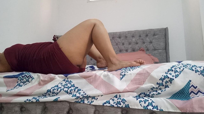 PATY PATY: Geliyorum!! Geliyorum! Üvey anne odasında tek başına mastürbasyon yapıyor