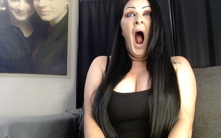 Abby Anna: MILF glutscht
