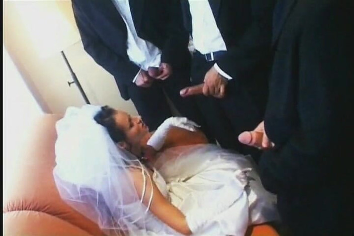Wonderful Hot World X: Gangbang pengantin jalang dikongkek oleh tetamu perkahwinan