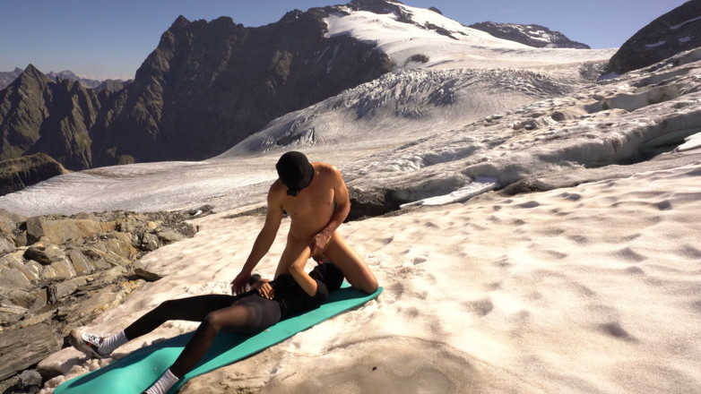 Hottest pleasure: Glacier Adventure s Miou a Maxem pegging šukají na skutečném ledovec