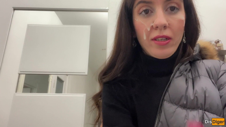 Dis Diger: Ruined makeup cum on face - passeio público na rua casaco...