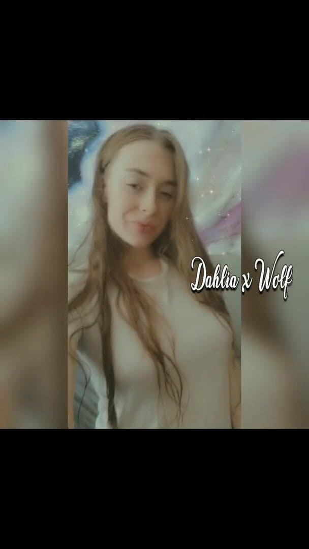 Dahlia Wolf: Tuyển tập hút thuốc 1