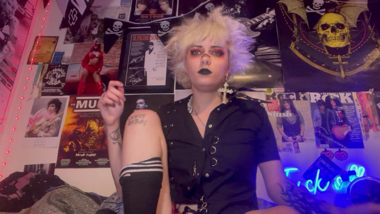 Glitterqueen1999: Sua meia-irmã gótica Glitterqueen1999 dá-lhe joi antes de seu concerto -...