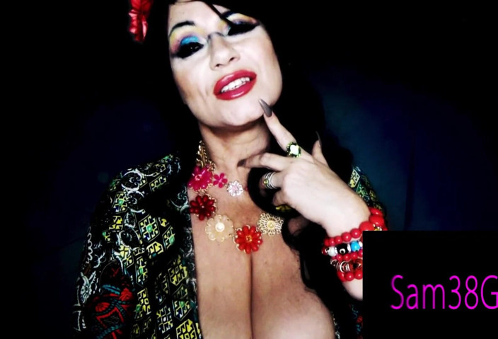 Samantha 38G: Serena svádění rtů