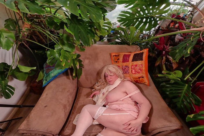 Erin Electra VR: Esposa Paga Deuda