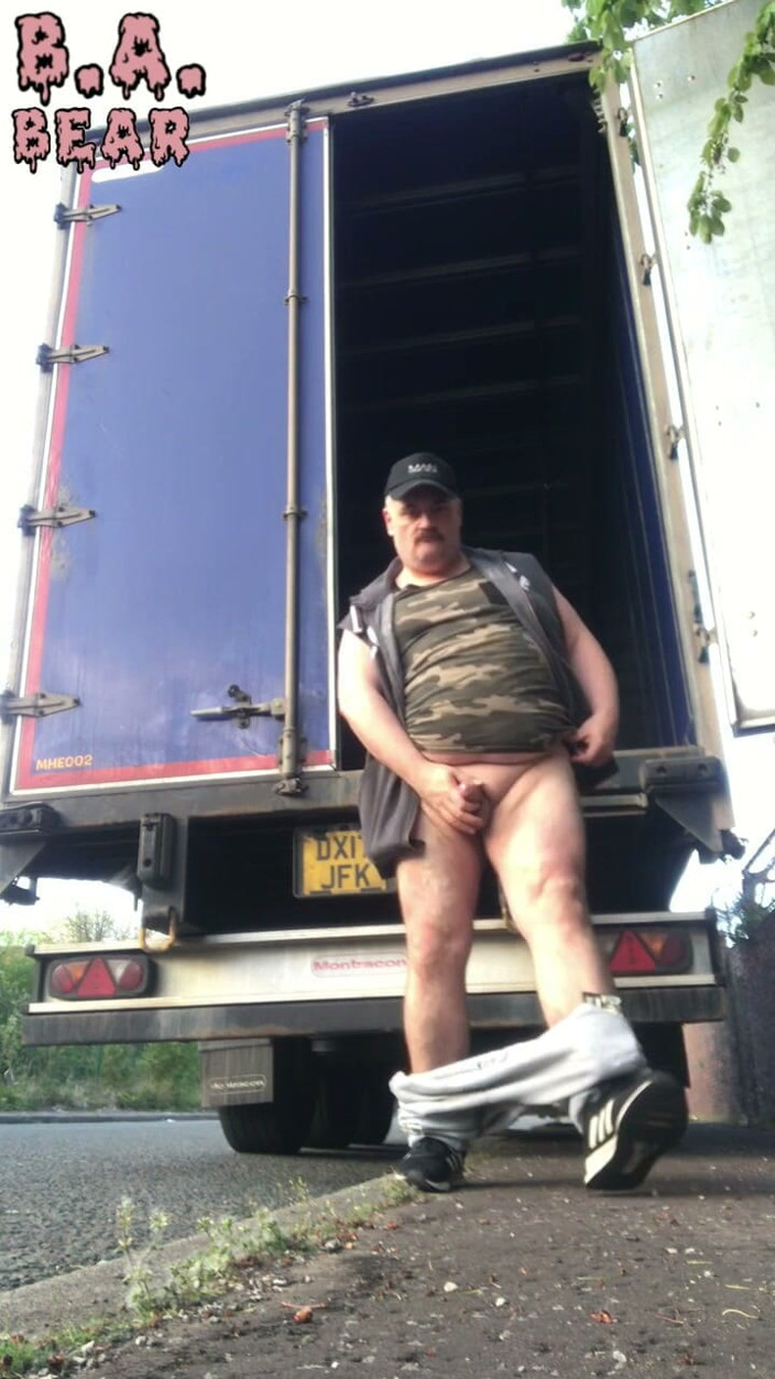 B A Bear: Fat Truck Driver Outdoor Wank