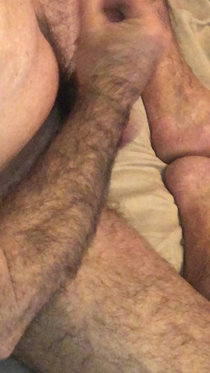 OhTrevor: ウェイクとベイトの継父が大きなペニスを撫でる