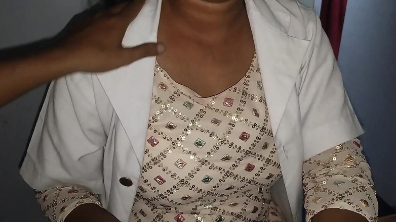 Nirman: Indyjski piękny lekarz zostaje zerżnięty przez pacjenta