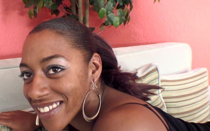 SEXUAL SIN: Blackish suckers szene-2 sexy schwarze kiera king mit kleinen titten...