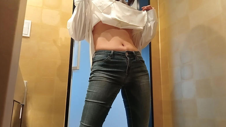 Mayumi Kanzaki: Zieht Ihre Unterwäsche Aus Und Zieht Skinny Jeans Und Shirt...
