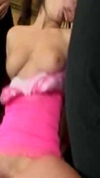 그녀의 모든 구멍이 채워져 있습니다!