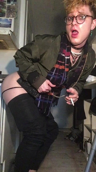 Sissy Cindy Slut: Kadın kılıklı kız eğleniyor