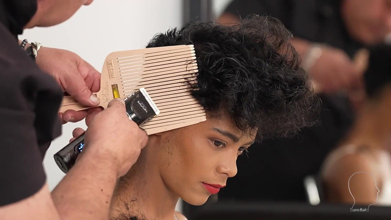 Euro Bald: Tey cea sexy