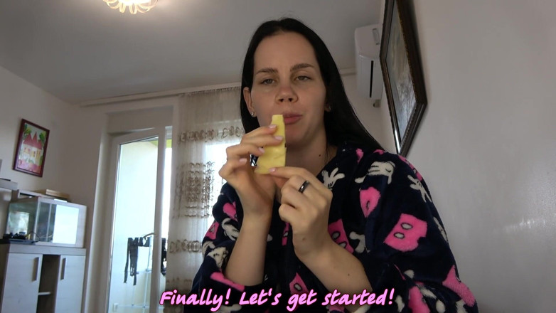Anna Sky: Frumoasa uriașă Anna te mănâncă