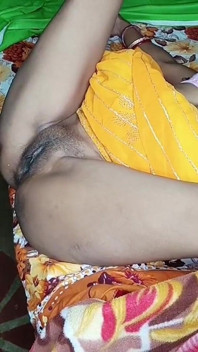 Memek sempit tante seksi india ini dientot habis-habisan sambil ngobrol bareng darty