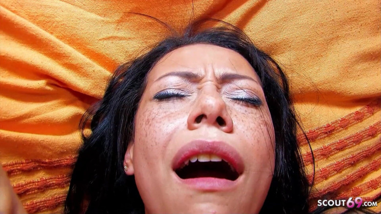Full porn collection: Latina slut milf Lara invited by a freelancer and fucked...