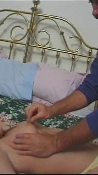 Seks w trójkącie z dwiema dziewczynami ssanymi, a następnie uzyskiwaniem fucked good przez Big Hard Cock Full Movie w HD