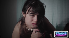 Trans Roommates: Ed il suo stretto buco trans viene spalancato da uno...