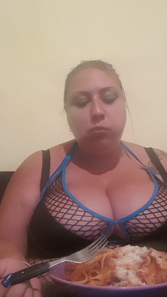 LoraBbw: Fyller mitt själv med pasta / feedee