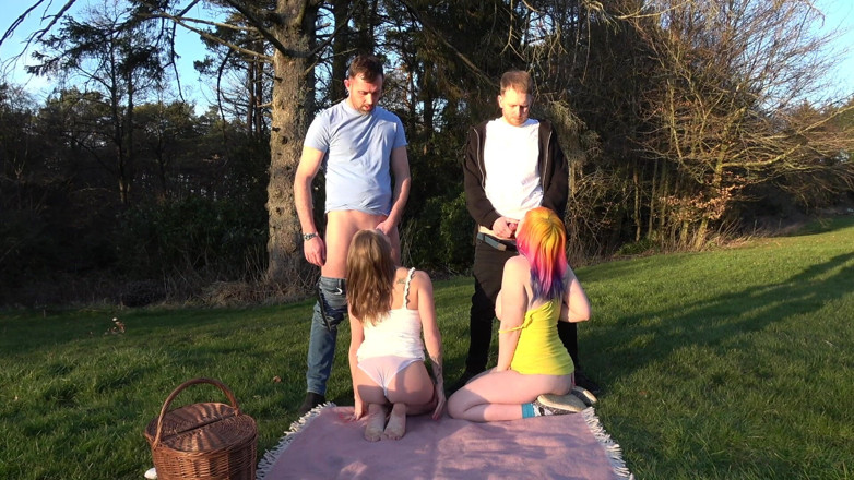 BiMF Couple: Scambio di coppia picnic con april paisley ed emoticon