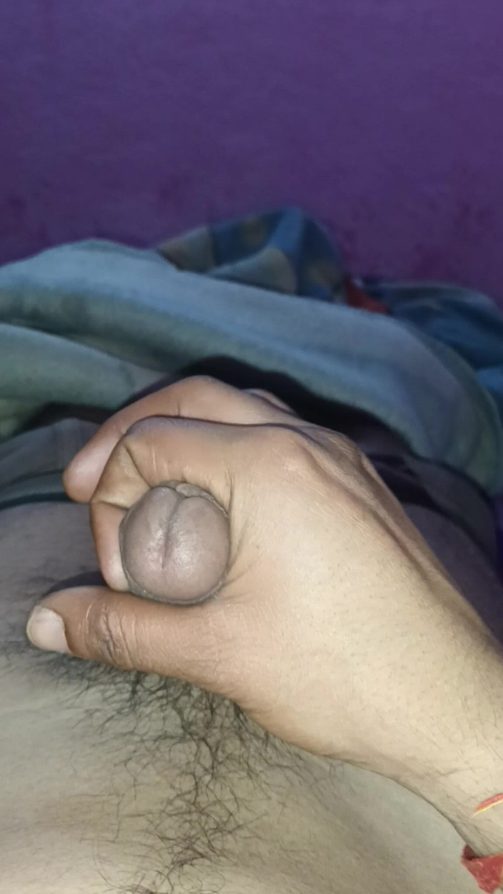 Luckky: Indický chlapec si tře penis