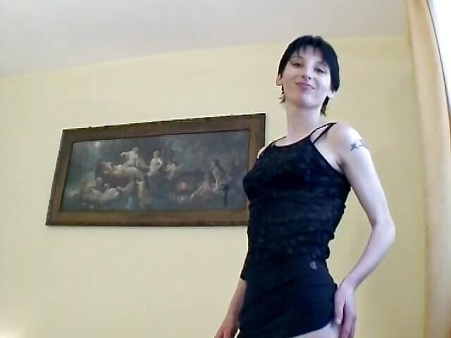 Porno kino: Anální hra sólo akce děvky brunetky