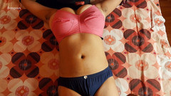 Riya Bonguus: Indyjski seks pięknej gospodyni kremowej cipki zerżnięta przez swojego chłopaka,...