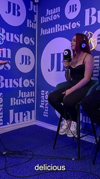 Pelirroja Exhibicionista Deja Que La Enorme Polla De Su Novio Le Golpee Duro El Coño En Un Restaurante Para Cumplir Su Fantasía!