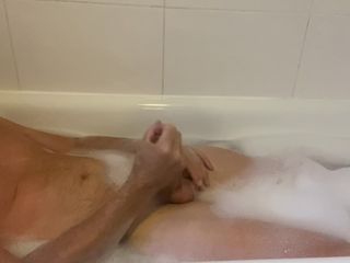 Danny Joe: 洗澡时间，坚硬的鸡巴