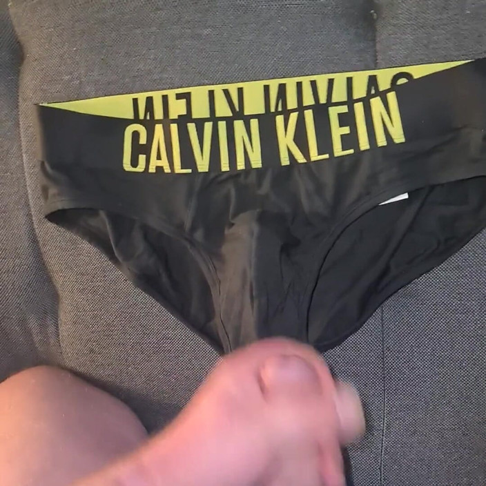 CumShorts: Ropa interior acaba