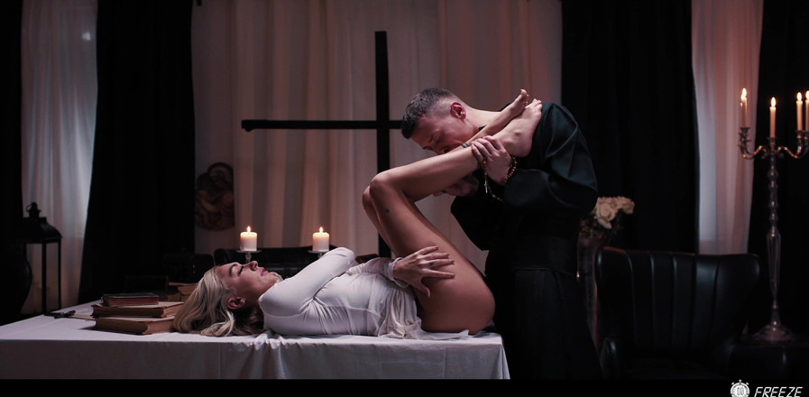 Freeze.xxx: Verdorbener priester