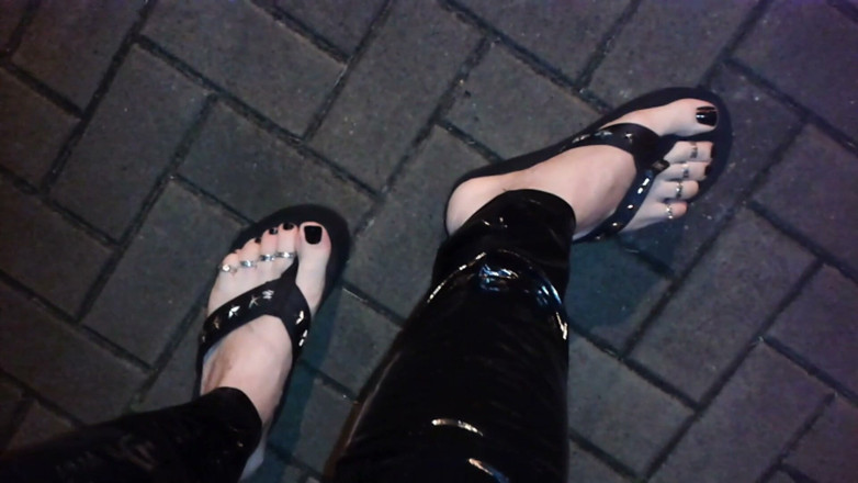 Heelex: Extreme Flip Flops and Sexy Feet with Toe Rings
