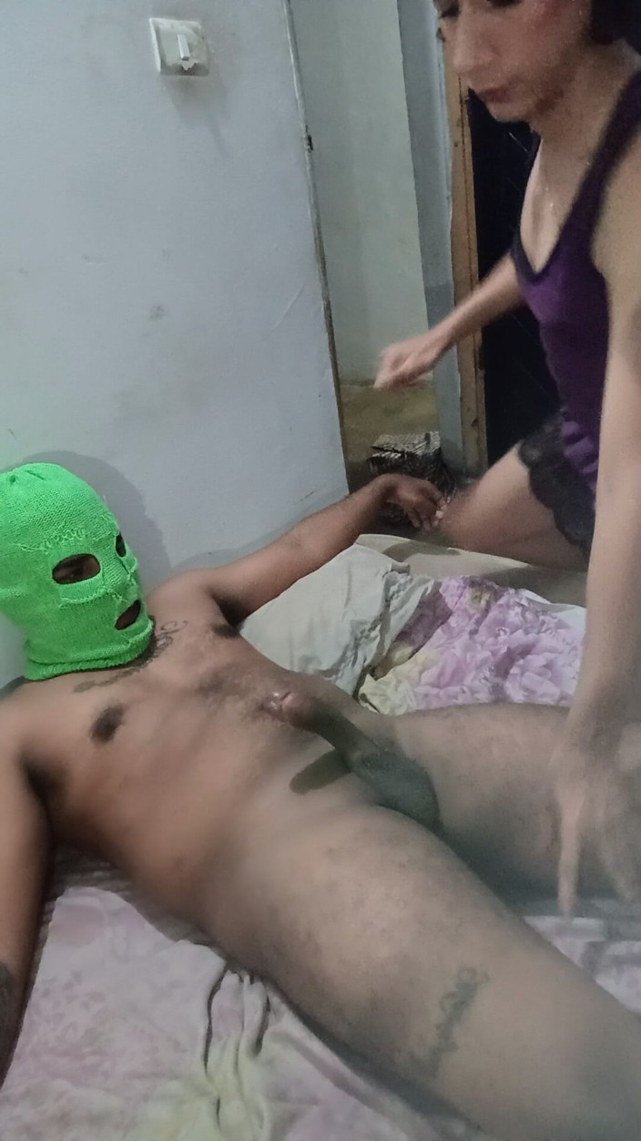 Femboy from Colombia: Un nuovo ragazzo è venuto alla mia porta