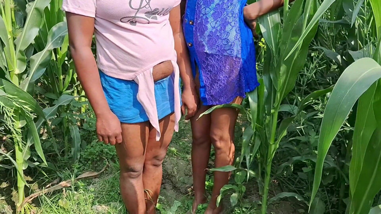 Desi step mom: 热辣人妻新近3次户外性爱