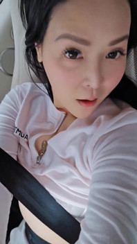 Korean Teen Flashing in the Car