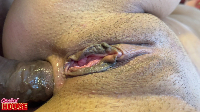 CuckoldHouse: Stoute milf heeft anale seks met grote zwarte lul tijdens...